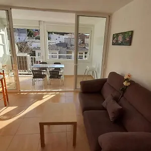 https://rosesapparts-voramar-la-cuana.topcostabravahotels.com